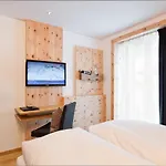 Mondschein Hotel 4*