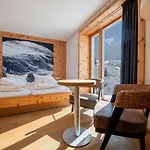 Mondschein Hotel 4*